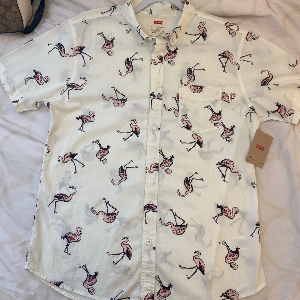 Levi’s Flamingo 🦩 print button down shirt